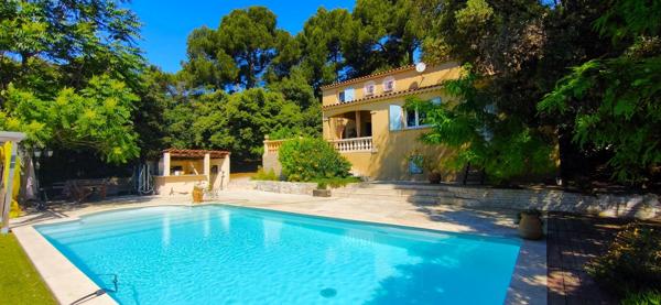 ,Eoures magnifique Villa sur terrain de 1260 m2 avec piscine et garage