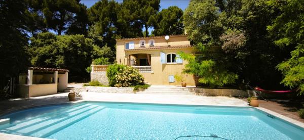 ,Eoures magnifique Villa sur terrain de 1260 m2 avec piscine et garage