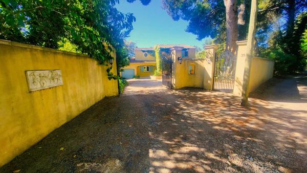 ,Eoures magnifique Villa sur terrain de 1260 m2 avec piscine et garage