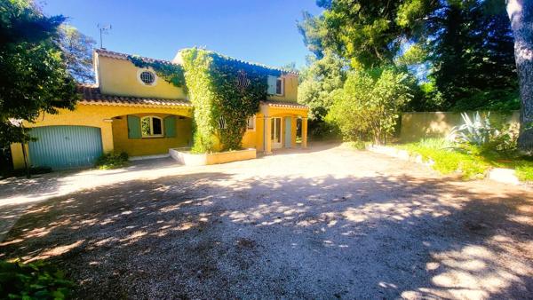 ,Eoures magnifique Villa sur terrain de 1260 m2 avec piscine et garage