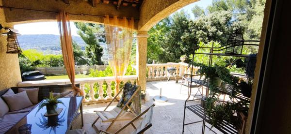 ,Eoures magnifique Villa sur terrain de 1260 m2 avec piscine et garage