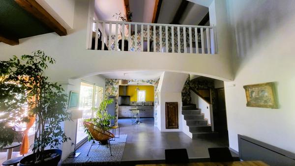 ,Eoures magnifique Villa sur terrain de 1260 m2 avec piscine et garage