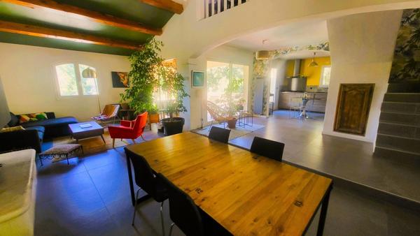 ,Eoures magnifique Villa sur terrain de 1260 m2 avec piscine et garage