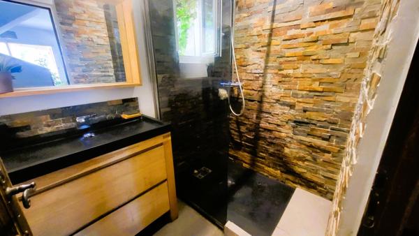 ,Eoures magnifique Villa sur terrain de 1260 m2 avec piscine et garage