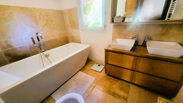 ,Eoures magnifique Villa sur terrain de 1260 m2 avec piscine et garage