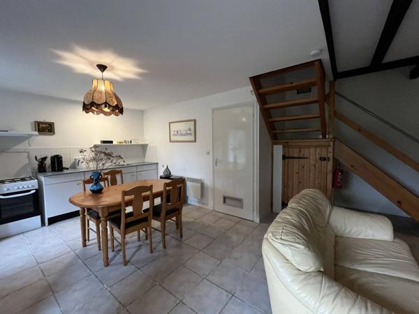 Domaine avec 10 locaux à usage d’habitation, dépendances, 6 emplacements de camping et un étang sur 1,8 hectares.