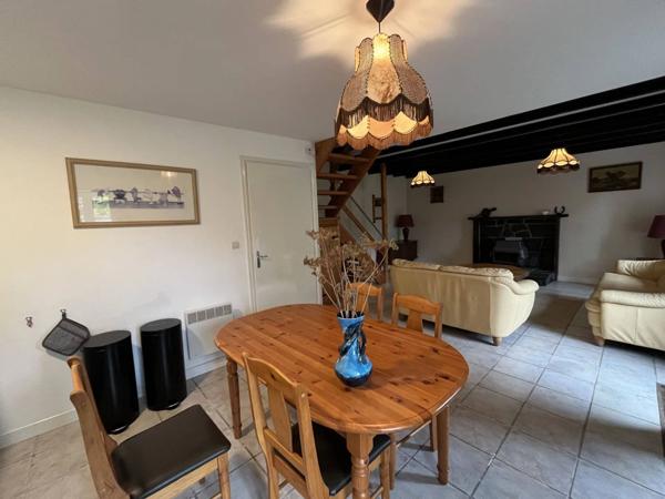 Domaine avec 10 locaux à usage d’habitation, dépendances, 6 emplacements de camping et un étang sur 1,8 hectares.