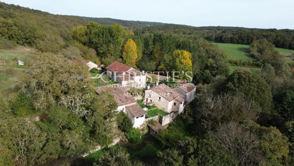 Un hameau authentique et autonome aux portes du Périgord Vert
