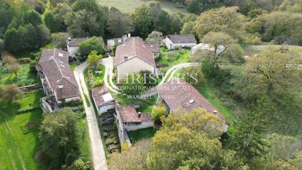 Un hameau authentique et autonome aux portes du Périgord Vert