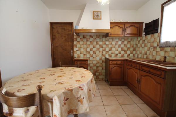 Villa plain pied avec jardin plus garage.