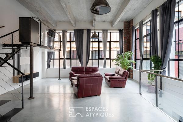 Loft aux volumes spectaculaires et lumière omniprésente