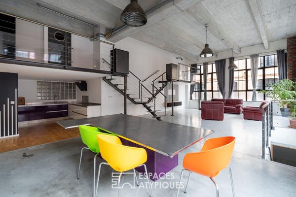 Loft aux volumes spectaculaires et lumière omniprésente