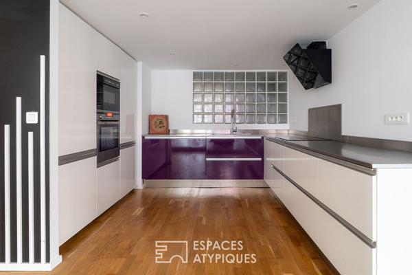 Loft aux volumes spectaculaires et lumière omniprésente