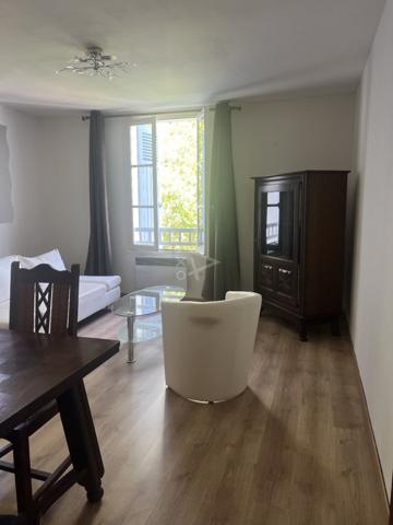 A deux pas des thermes de Salies-De-Béarn, appartement à vendre
