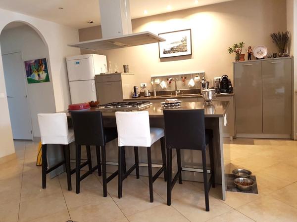 Salon-de-Provence (13300) Élégante maison F6 (200 m²) avec jardin, piscine et grand garage