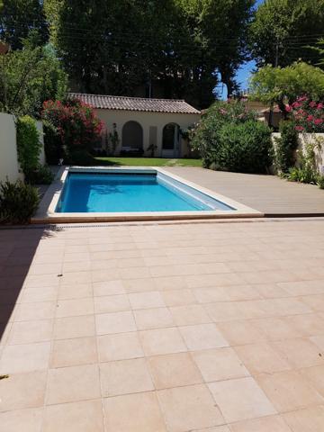 Salon-de-Provence (13300) Élégante maison F6 (200 m²) avec jardin, piscine et grand garage