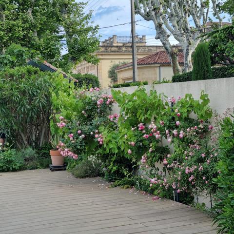 Salon-de-Provence (13300) Élégante maison F6 (200 m²) avec jardin, piscine et grand garage