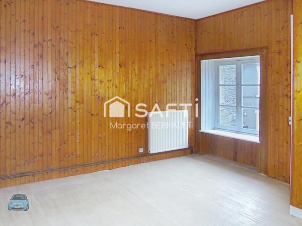 À RÉNOVER – MAISON DE VILLE  – QUERQUEVILLE BOURG  Idéal investisseur ou premier achat :