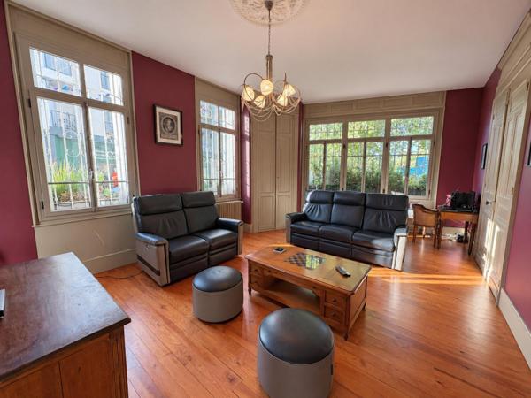 Maison de caractère de 337 m² – 10 pièces, 7 chambres et jardin