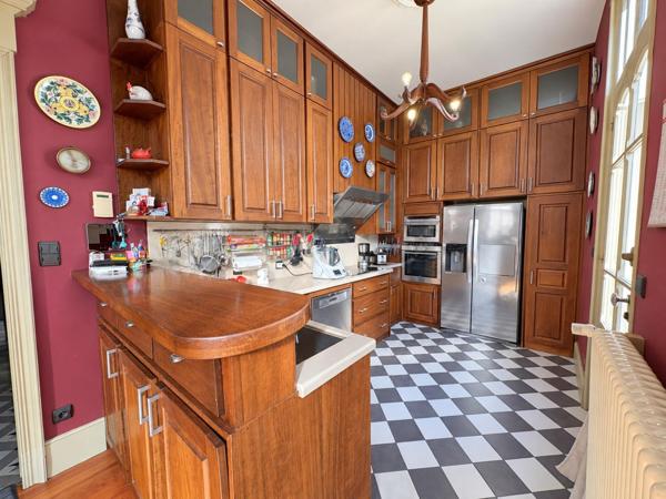 Maison de caractère de 337 m² – 10 pièces, 7 chambres et jardin