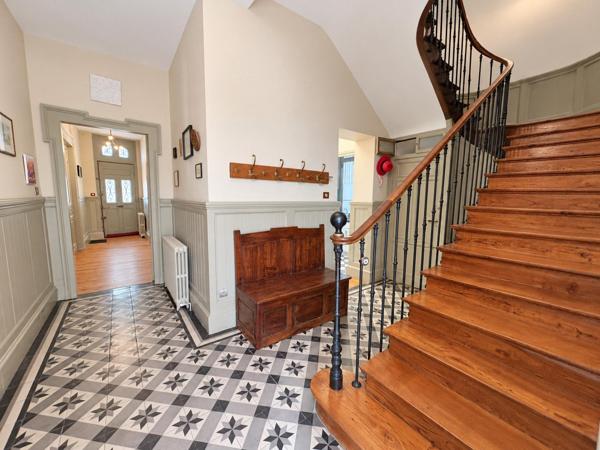 Maison de caractère de 337 m² – 10 pièces, 7 chambres et jardin