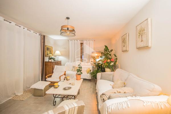 Immeuble Poisy 9 pièce(s) 230.76 m2