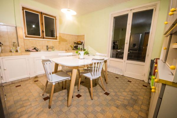 Immeuble Poisy 9 pièce(s) 230.76 m2