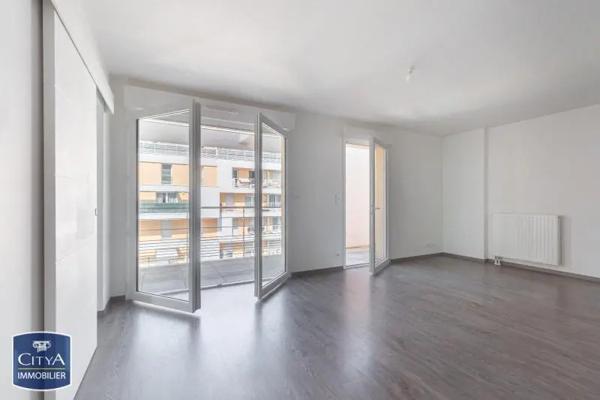 Appartement à louer 4 pièces 84.15m² Tours (37200)