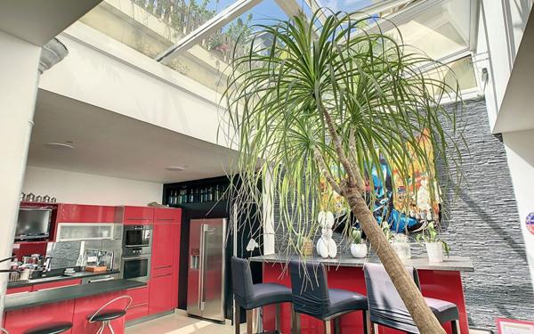 Maison à vendre    5 pièces • 194 m2 Issy-les-Moulineaux