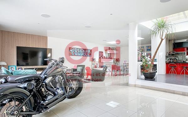 Maison à vendre    5 pièces • 194 m2 Issy-les-Moulineaux