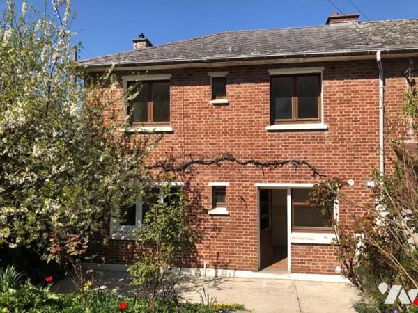 Maison semi-individuelle avec 4 chambres, jardin