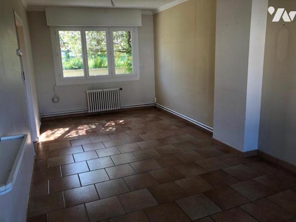 Maison semi-individuelle avec 4 chambres, jardin