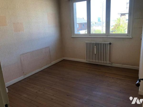 Maison semi-individuelle avec 4 chambres, jardin