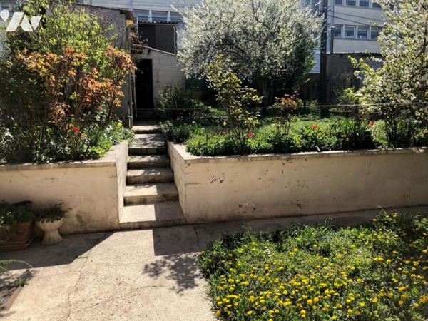 Maison semi-individuelle avec 4 chambres, jardin