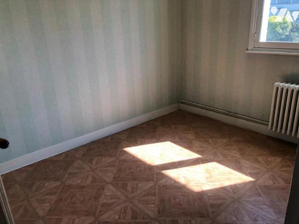 Maison semi-individuelle avec 4 chambres, jardin