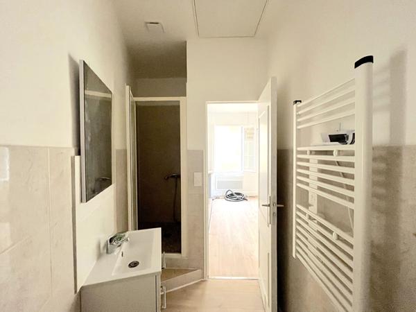 A VENDRE APPARTEMENT DE TYPE 2 LOUE- SECTEUR BORDEAUX VICTOIRE / CAPUCINS , Bordeaux A VENDRE APPARTEMENT DE TYPE 2 LOUE- SECTEUR BORDEAUX VICTOIRE / CAPUCINS , Bordeaux