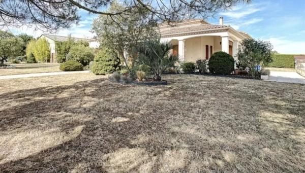 Maison spacieuse de 3 chambres avec jardin et piscine