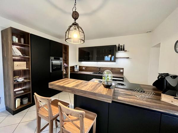Maison spacieuse de 3 chambres avec jardin et piscine