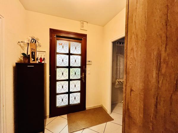 Maison spacieuse de 3 chambres avec jardin et piscine