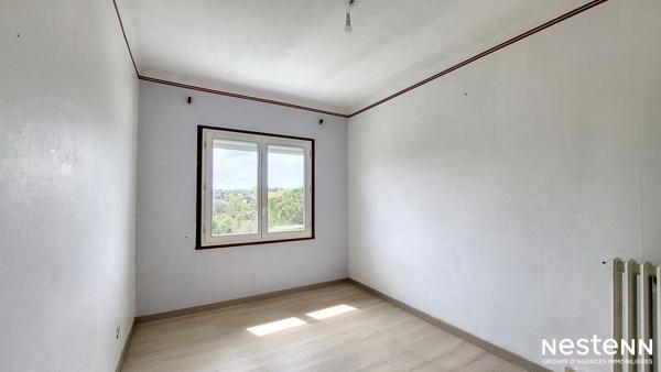 A vendre propriété de 260 m² avec piscine, dépendances, parc paysagé et potentiel pour gîte ou double habitation, à Valence-Sur-Baïse