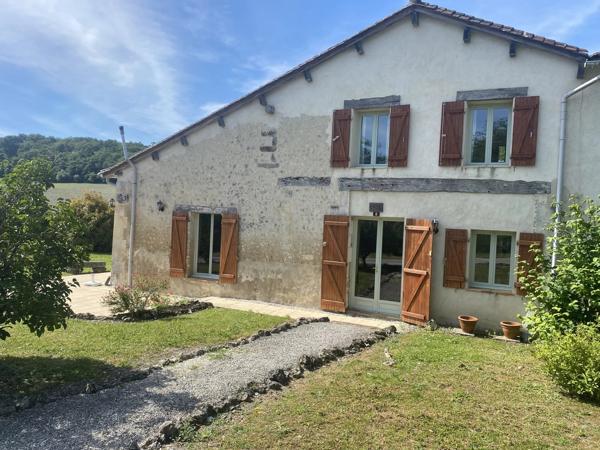 Maison de vacances de 3 chambres avec piscine