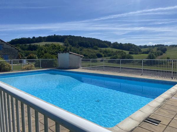 Maison de vacances de 3 chambres avec piscine