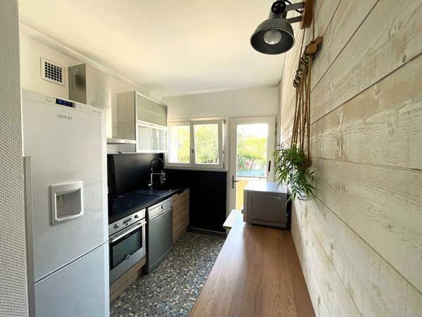 Grand appartement rénové avec terrasse à Valence