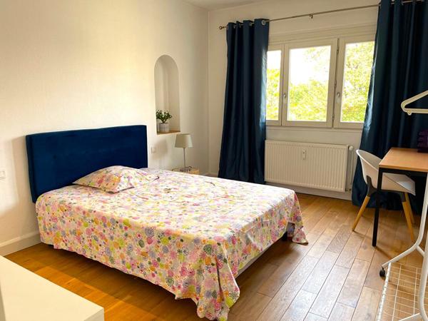 Grand appartement rénové avec terrasse à Valence