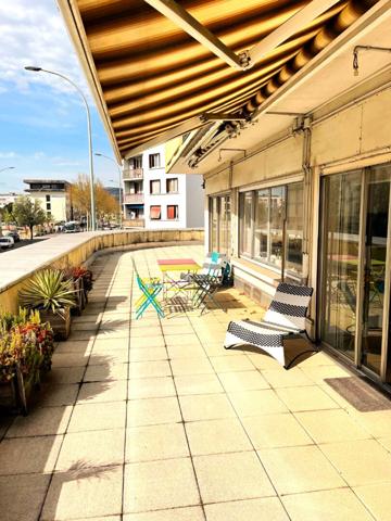 Grand appartement rénové avec terrasse à Valence