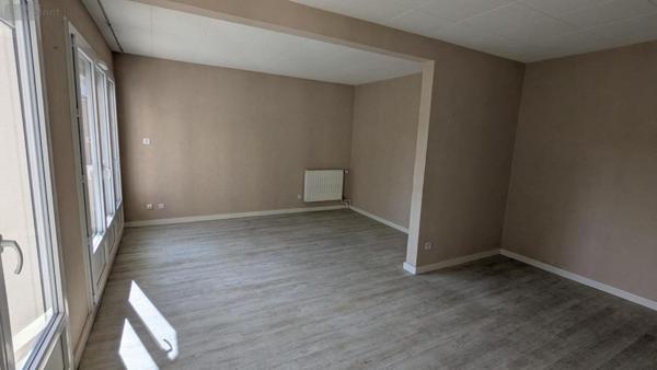 Appartement à louer à Chalon-sur-Saône en Saône-et-Loire (71100), ref :   
SAINT JEAN DES VIGNES