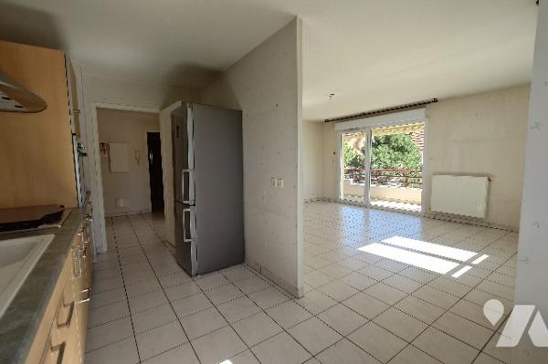 Appartement 3 pièces 64m², stationnement privatif