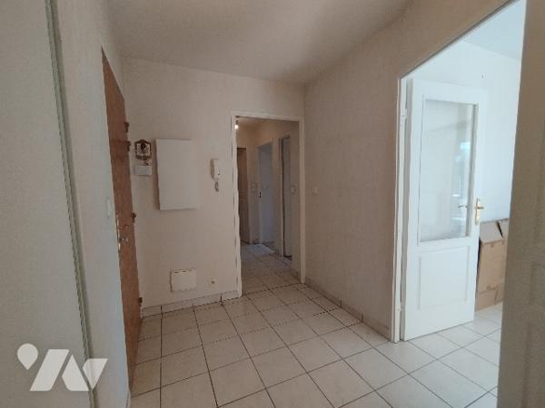 Appartement 3 pièces 64m², stationnement privatif