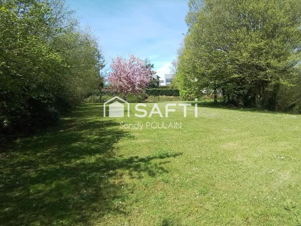 Beau terrain de 1 300 m² avec vue sur la cathédrale, à Coutances
