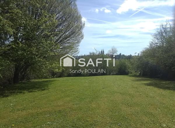 Beau terrain de 1 300 m² avec vue sur la cathédrale, à Coutances